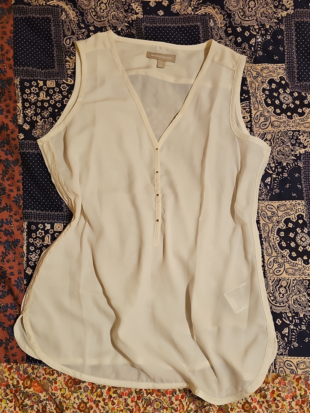Banana Republic Cream V-Neck Sleeveless Henley Camisole Top